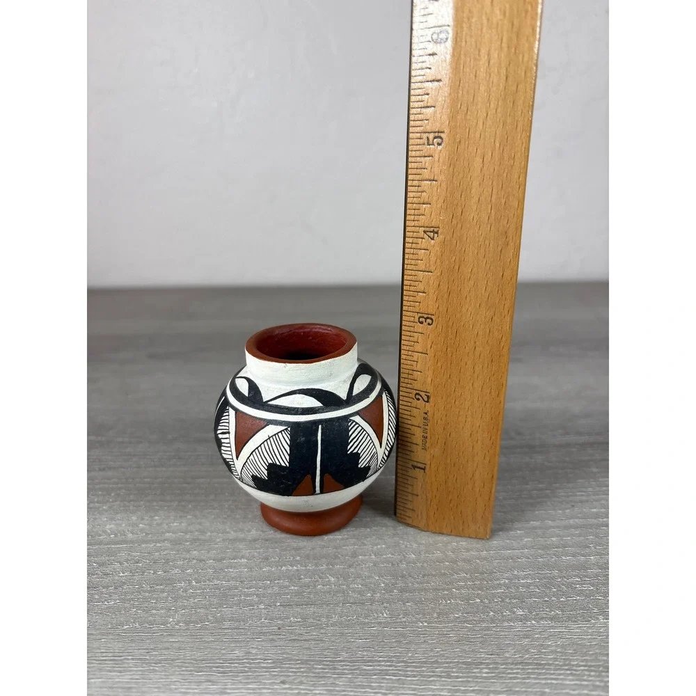 Vintage‎ Miniature Hand Painted Southwestern Pottery Seed Pot Signed F.A. 2.5
